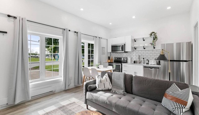 Modern 1BR Guesthouse | Near Marina & Golf