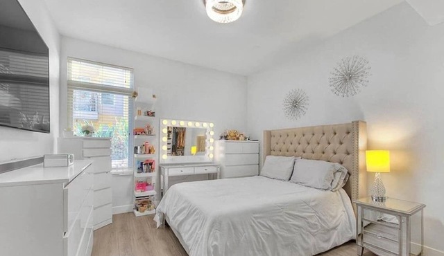 Modern 1BR In Downtown Burbank, Walkable + Parking