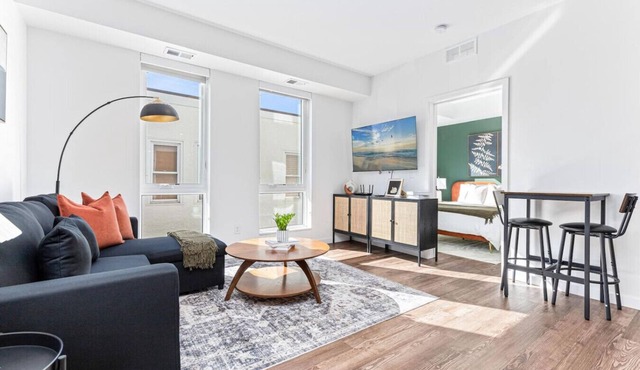 Modern 1BR in Lowry Hill | Near Shops & Dining