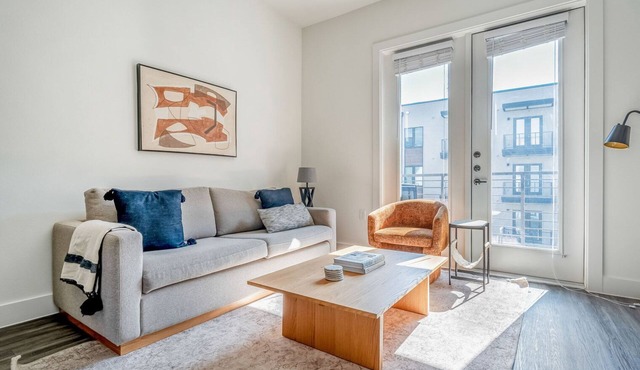 Modern 1BR in the Highlands w/Pool, W/D & Gym, walkable, by Blueground