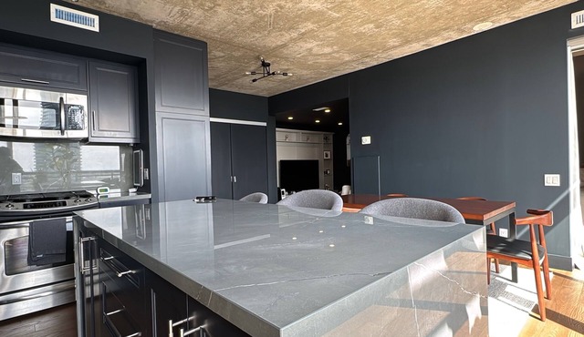 Modern 1BR Loft w/Balcony & City Views