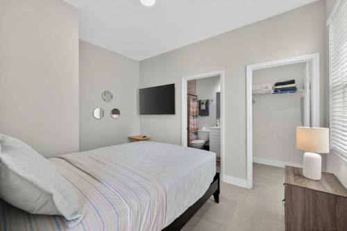 Modern 1BR Near Busch Gardens & Downtown