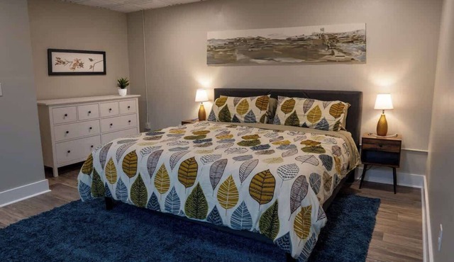 Modern 1BR - No Stairs - Quiet & Safe - Park Easy