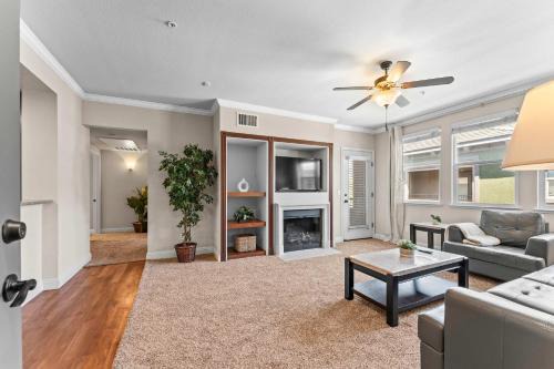 Modern 1BR Reno Retreat · Near Reno Events & Pool