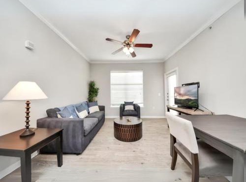 Modern 1BR Retreat Open Layout, Workspace, Views