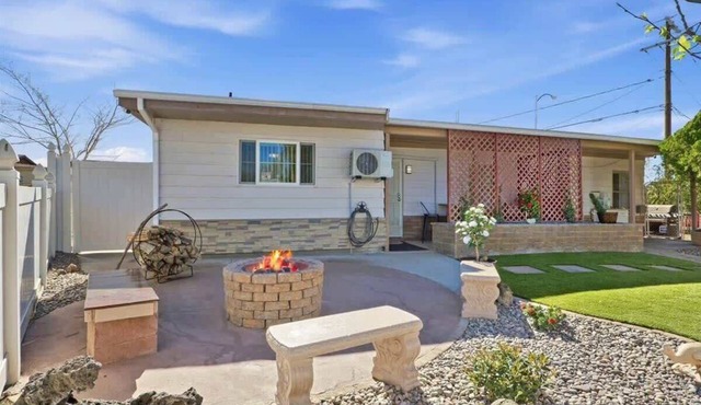 Modern 1BR Retreat with BBQ & Fire Pit - Near Downtown