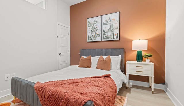 Modern 1BR Stay, Walk to MET and Broad