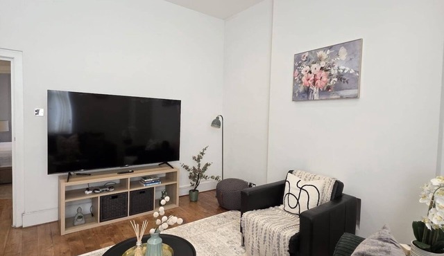 Modern 1BR w/AC - SouthHampstead