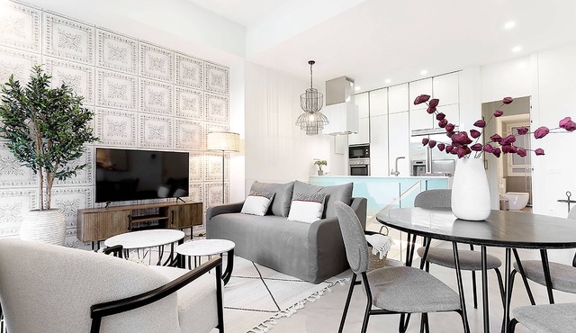 Modern 2 BD duplex in front of Atocha station. Atocha II