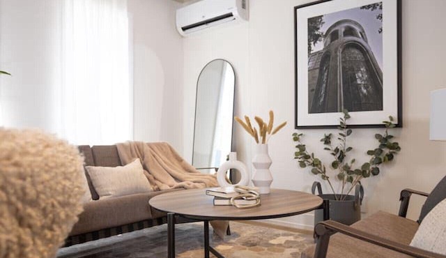 Modern 2-BDR Apartment in Toronto (Unit #1)