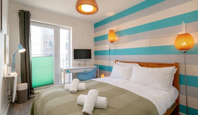 Modern 2-Bdr Flat in Edinburgh - Pass the Keys