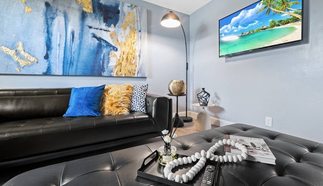 Modern 2-Bed | 1.5-Bath | Private Backyard | Parking | Perfect Stylish Getaway for 6 Guests