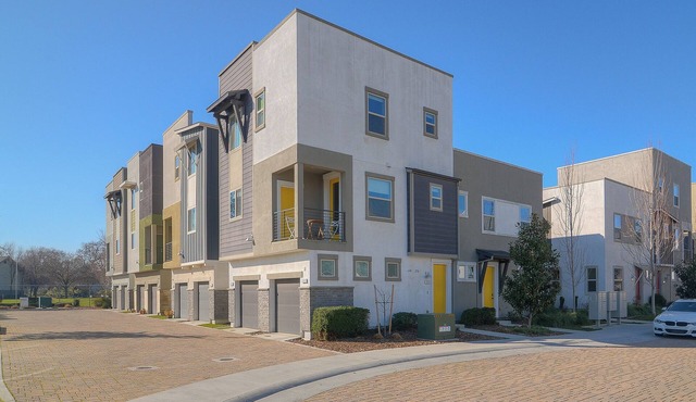 Modern 2 bed/2.5 bath home with functional with a dedicated work space.