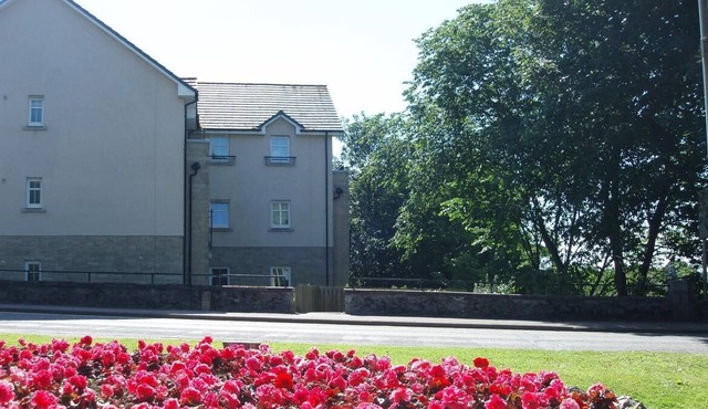 Modern 2 bed, 2 bath apartment by river ythan in Ellon centre