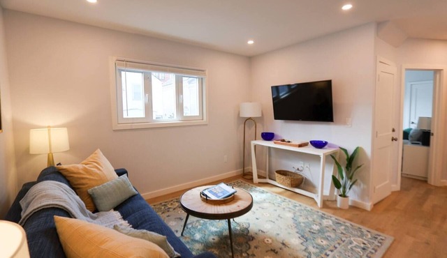 Modern 2 bed,2 bath Gem MIT | Central Cambridge