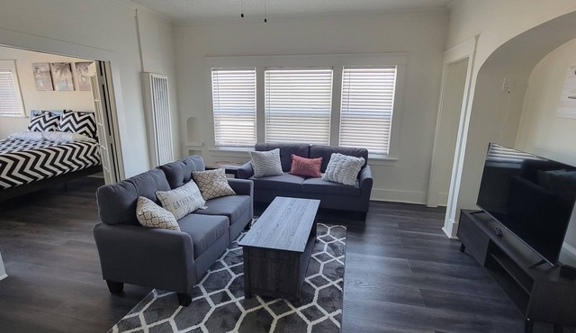 Modern 2 bed 2 bath Paradise - Mins. from LAX & SOFI