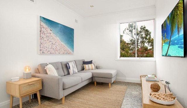 Modern 2-bed Apartment steps from Bondi Beach
