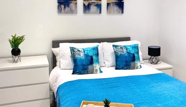 Modern 2- bed cosy apartment, central location!