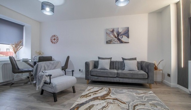 Modern 2 Bed Cottage in Larkhall