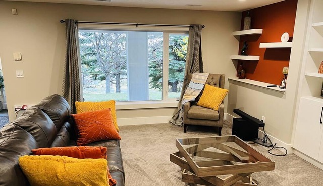 Modern 2-bed+Den Close to Downtown Calgary!