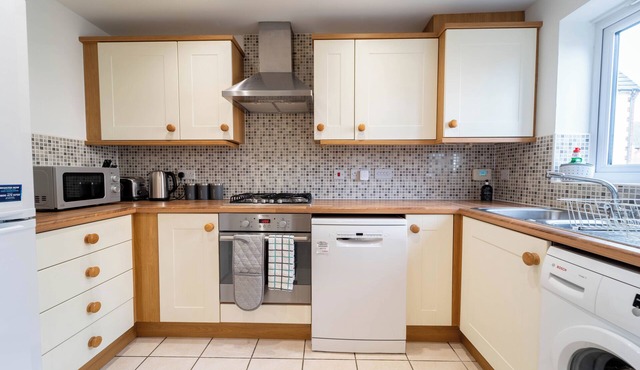 Modern 2 Bed Didcot Home (Free Parking)