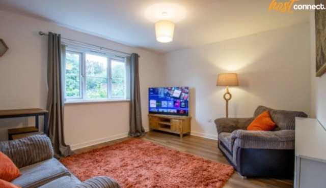 Modern 2-Bed Flat | Near Airport | Free Parking