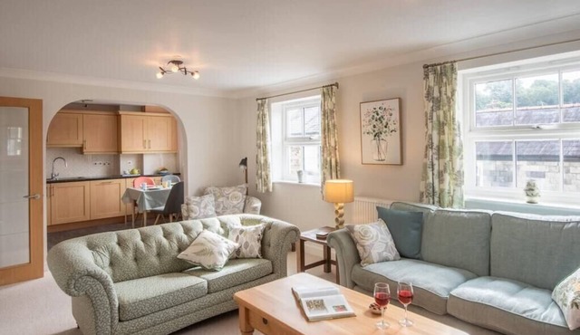 Modern 2-Bed Flat in Tavistock Centre