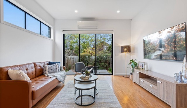 Modern 2-Bed Home in Brunswick with Courtyard