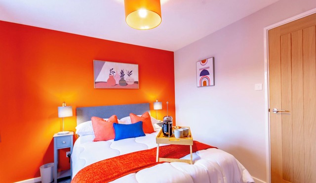 Modern 2-Bed Home w/Free Parking | Near Peak District