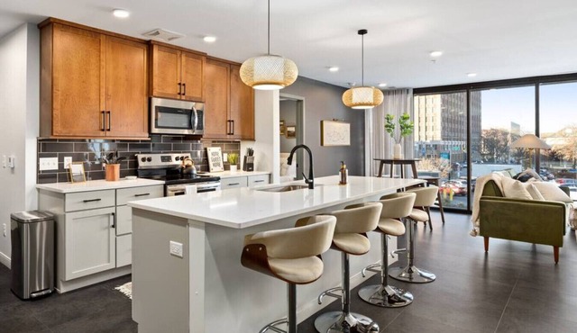 Modern 2 Bed in the Heart of Downtown Bloomington