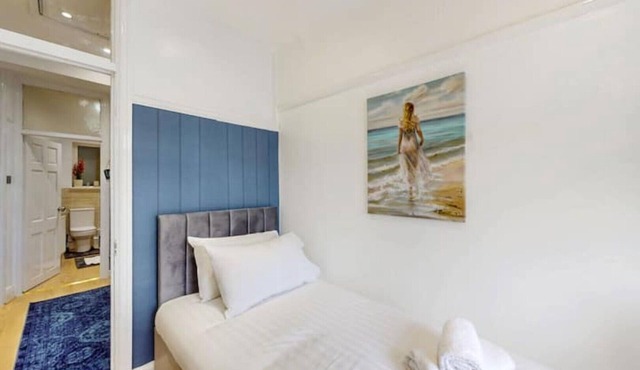 Modern 2-Bed in Twickenham Near Heathrow