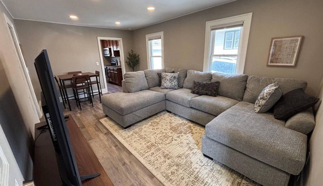 Modern 2 Bed Quiet & Friendly Morningside Area