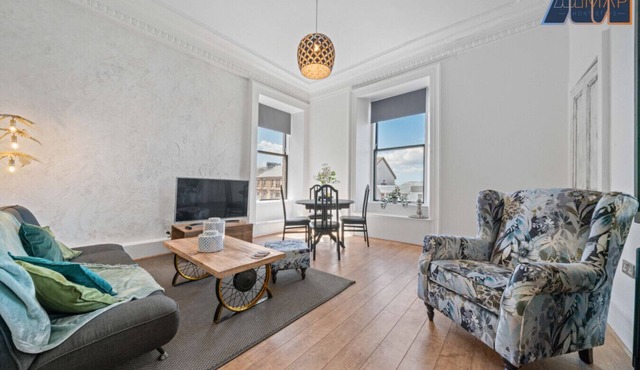 Modern 2 Bed Sleep 4 In Gourock