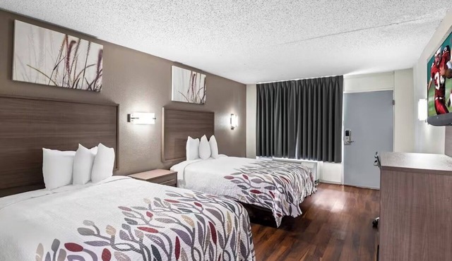 Modern 2-Bed Stay w/Free Parking | Close to Airport and Museums