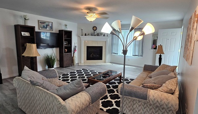 Modern 2-Bed Villa in ❤️ of WNY Buffalo & Niagara Falls