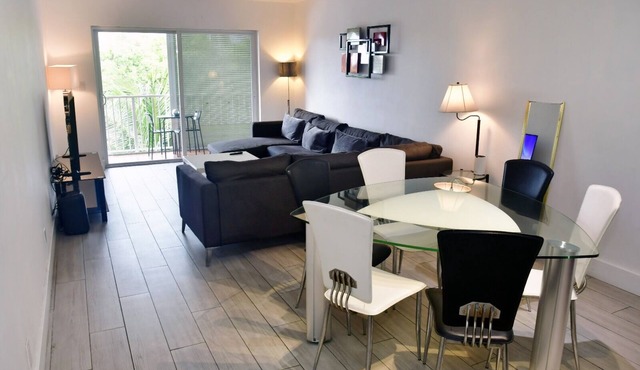 Modern 2-bedroom apartment in North Miami Beach with AC