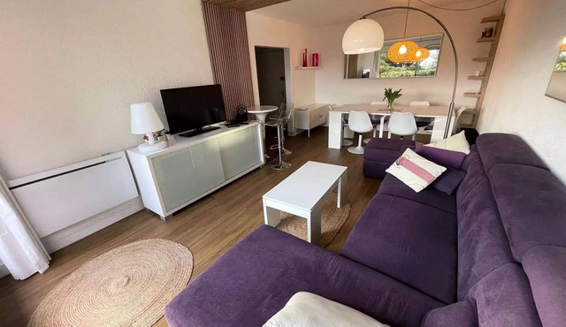 Modern 2-bedroom apartment with sea-view terrace,