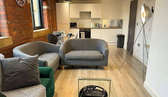 Modern 2-Bedroom Flat Bradford | 25% OFF