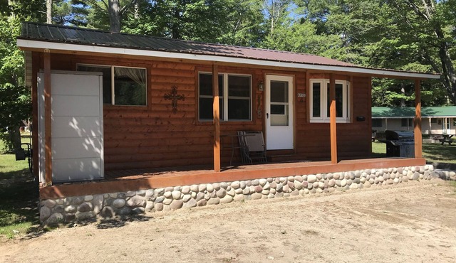 Modern 2 Bedroom 1 Bath Just Steps From The Au Train River