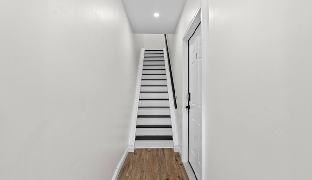 Modern 2 Bedroom 1 Bath Unit 2 Near Airport, Xfinity Arena And Eagles Stadium