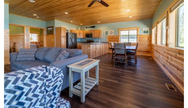 Modern 2 bedroom 2 bath cabinnSunfish