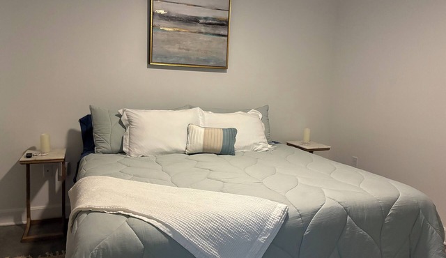 Modern 2-bedroom/2-bath loft centrally located near downtown.