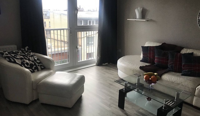 Modern 2 bedroom 2 bathroom penthouse apartment with secure parking and lift