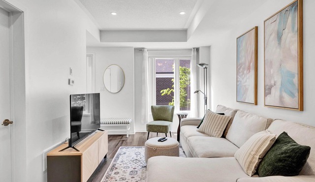 Modern 2-Bedroom 3 Bath Townhome Near Lake & Downtown