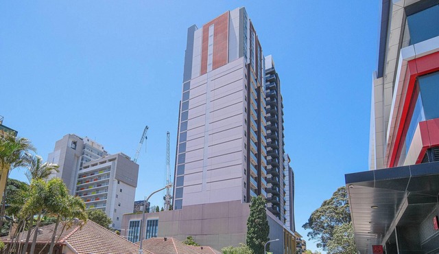 Modern 2 Bedroom 3 Bed 1 Car Apartment Close to Station, Chinatown, Eats & City