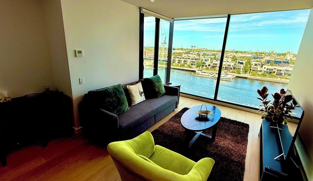 Modern 2-bedroom Apartment with River Views, Pool, Gym & Free Tram Access.