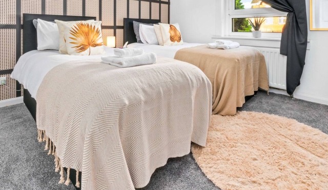 Modern 2 bedroom apartment with parking and wifi.