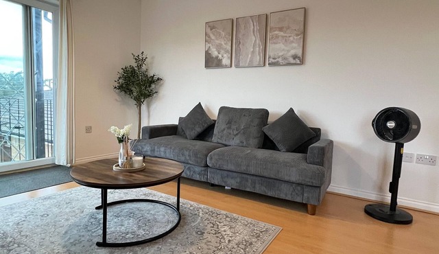 Modern 2-bedroom apartment in Hounslow