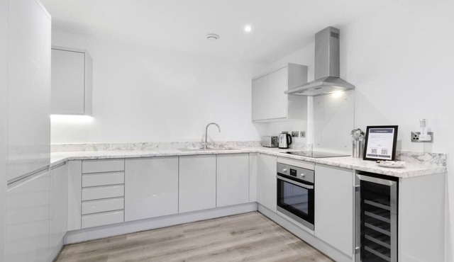 Modern 2 Bedroom Apartment in Central Newbury