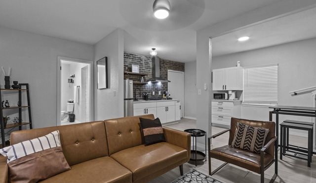 Modern 2 Bedroom Apartment in Central El Paso.